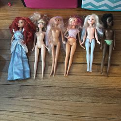 6 Dolls 