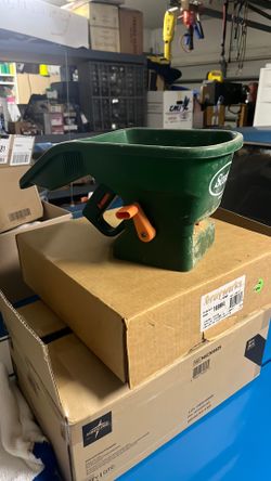 Scott’s Handy Fertilizer Spreader