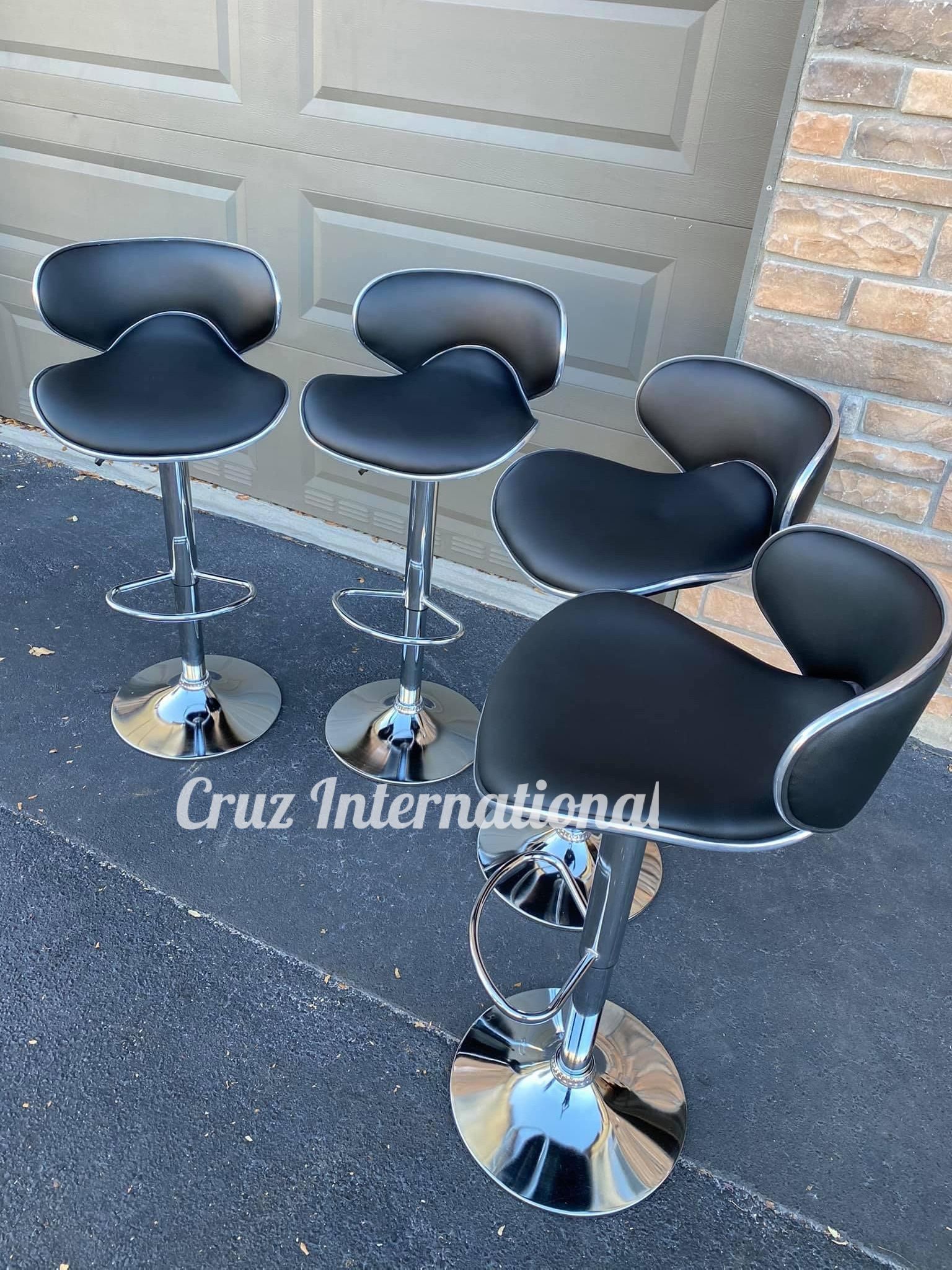 New 4 Black Bar Stools