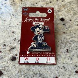 Disney Mickey Mouse / Yankees Pin 2010 
