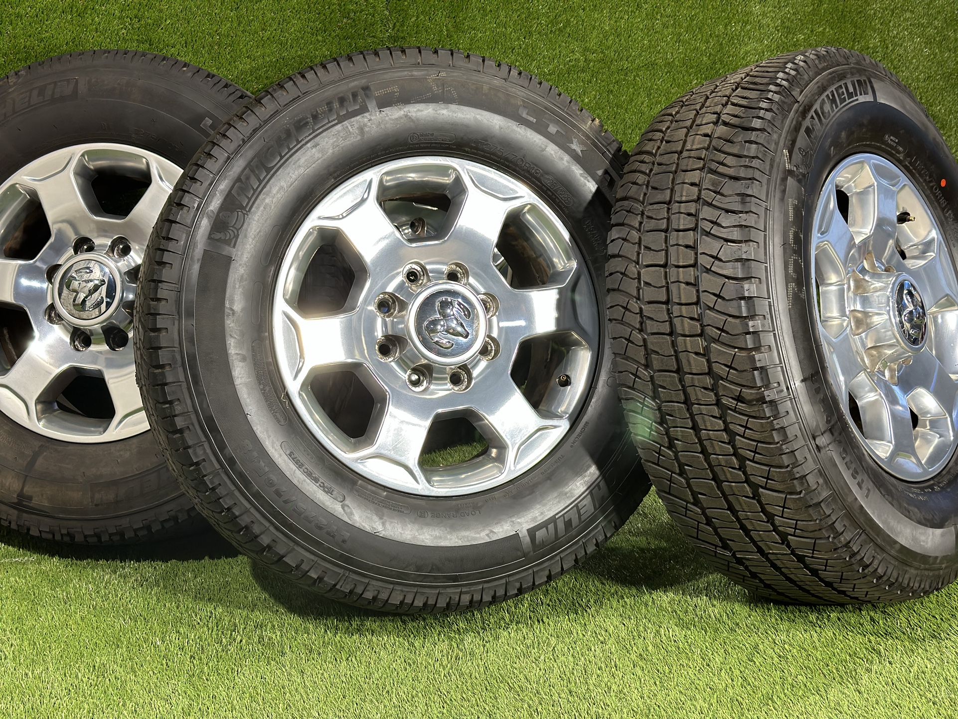 18” Dodge Ram 2500 wheels 8x6.5 oem A/T 275/70R18 tires Ram 3500 rims 8x165.1