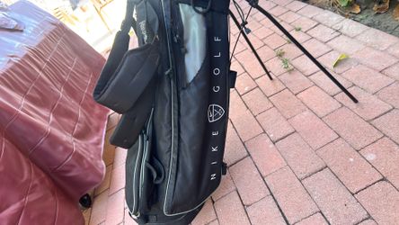 Nike golf bag w/ cobra clubs