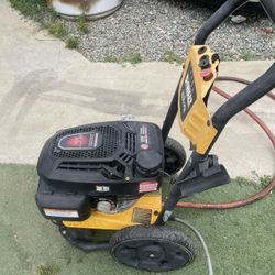 DEWALT GAS 3300 PSI PRESSURE WASHER LIKE NEW 