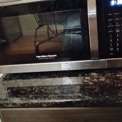 Hamilton Beach Professional 3in1 Air Fry Microwave Oven (1.3cu.ft)