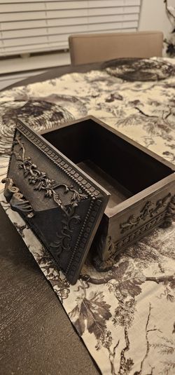 Ornate Dark Bronze Resin Jewelry/Trinket Box - Floral Victorian Style 10"x7"x7"