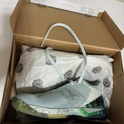 Adidas 8.5 TENNIS SHOE