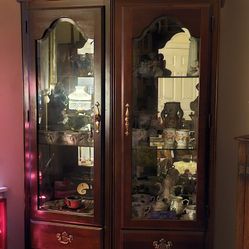 Authentic American Drew Cherry Wood China Cabinet, LIKE NEW!