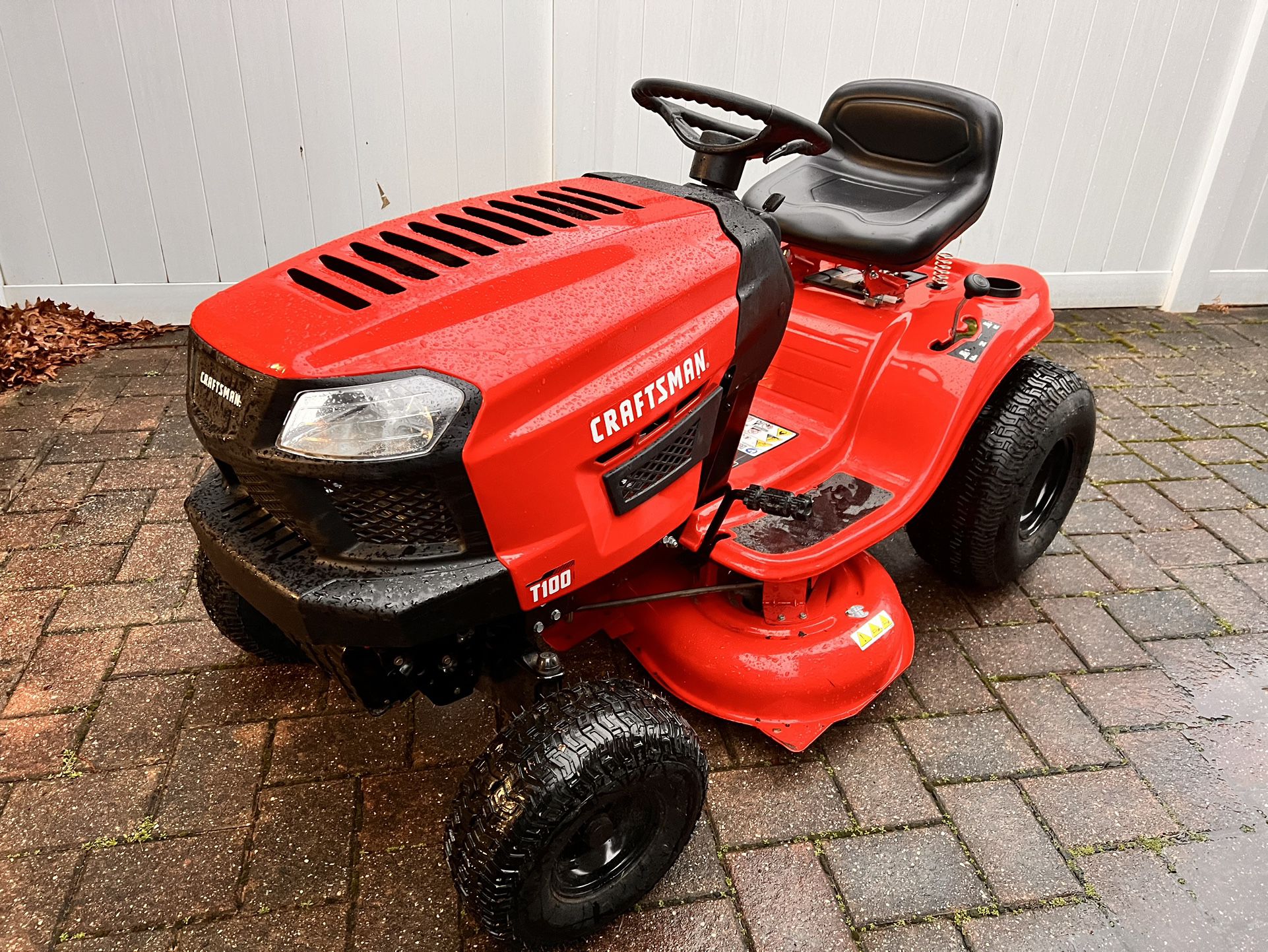Craftsman Lawn Tractor 36” Like New with BRAND NEW Bagger!