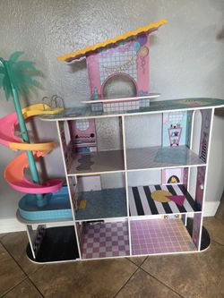 L.O.L. Surprise Doll House