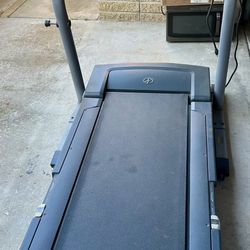“NordicTrack” Incline Treadmill