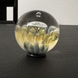 rare art glass controlled bubble paperweight 1.75” In excellent condition 