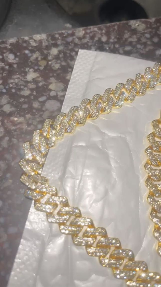 Gold Cuban Chain Simulated diamonds