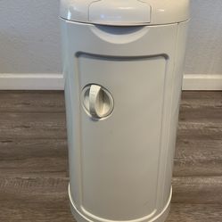 Munchkin Diaper Pail