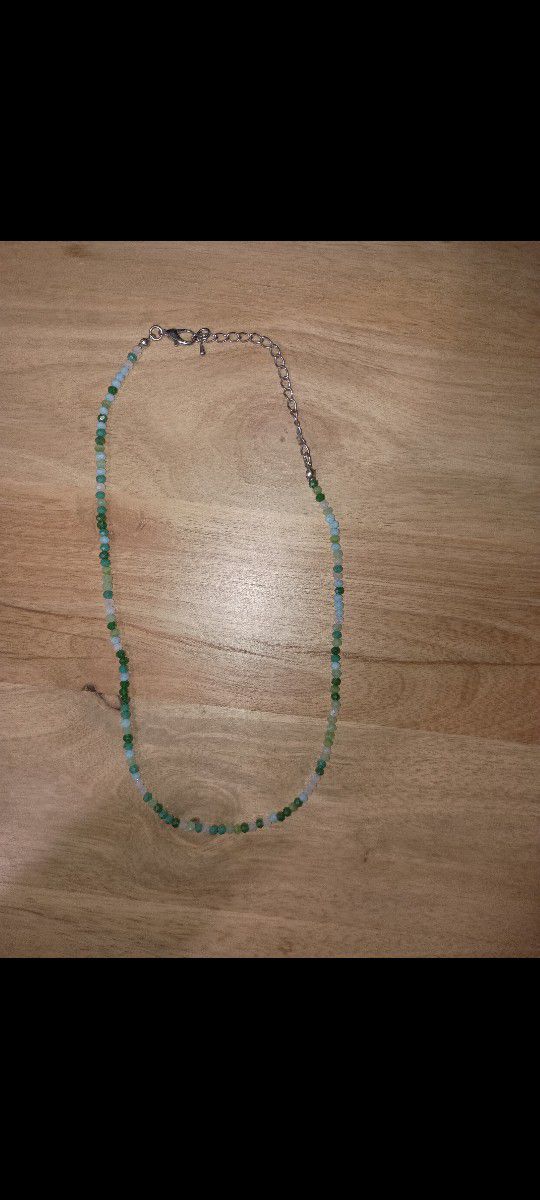 Green beaded necklace 