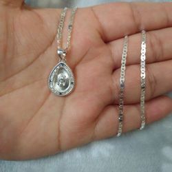 925 Sterling Silver Chain With The Pendant/Cadena Con Dije En Forma De Gotas Con Imagen De La Virgen De Plata 925