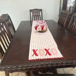 Mesa con 6 Sillas En Buena Condición 