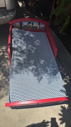 Toddler bed