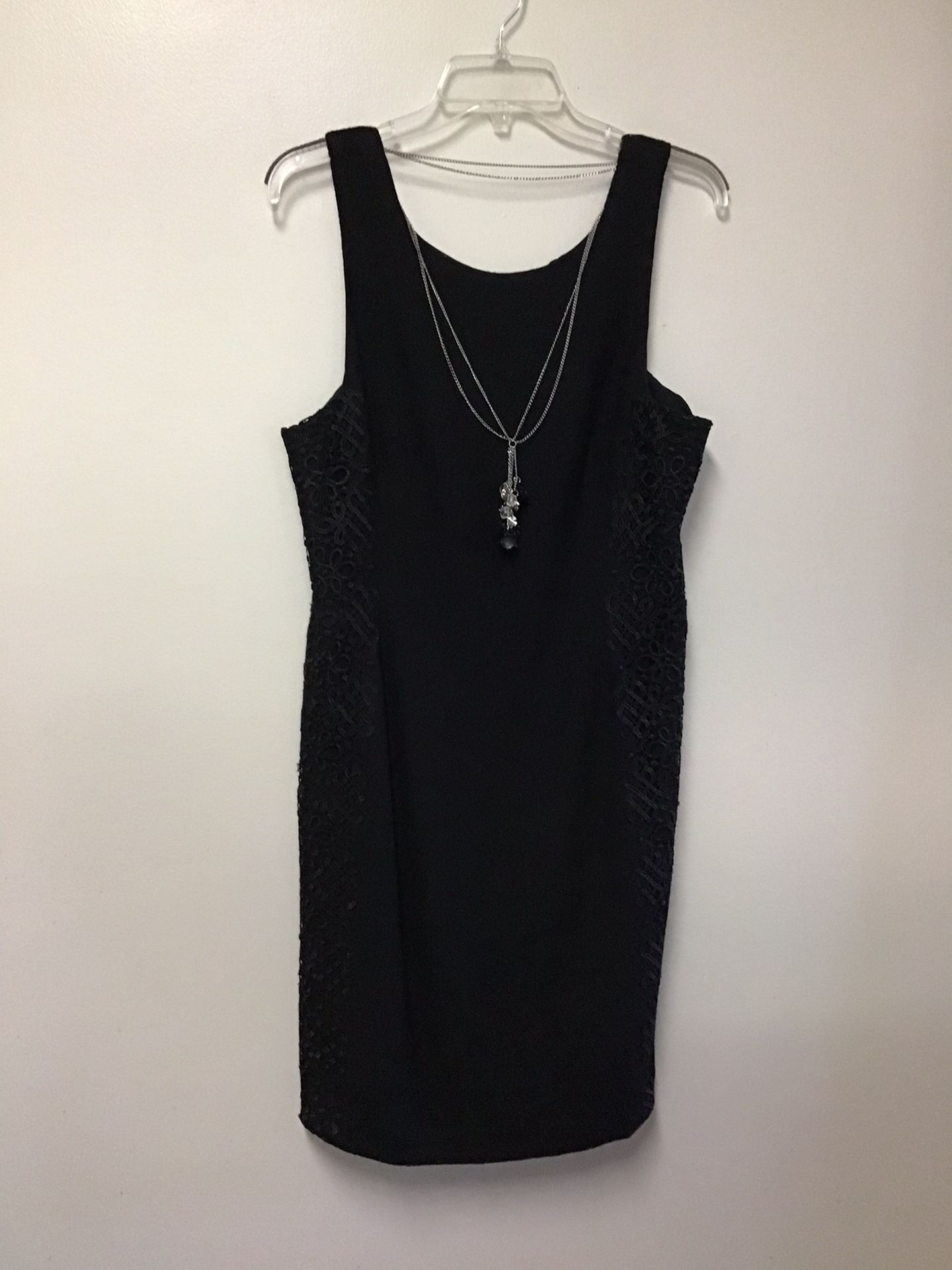 Women’s BANANA REPUBLIC Rayon/wool Black sleeveless Lined dress with detachable necklace