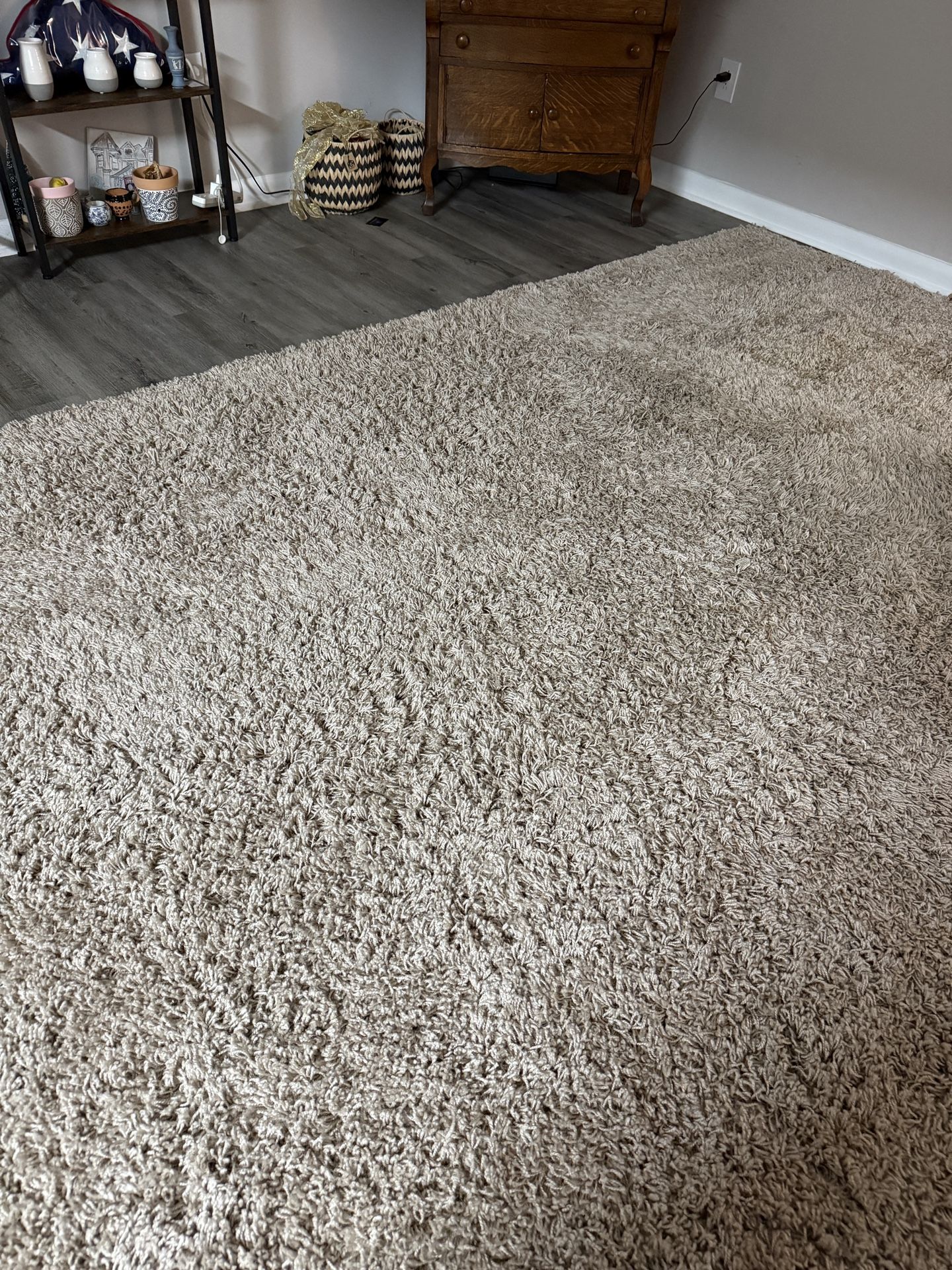 12x15 RUG in a good condition Unique Loom