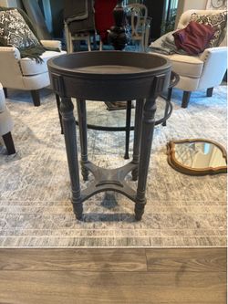 Very nice wood side table - farmhouse or traditional in u
