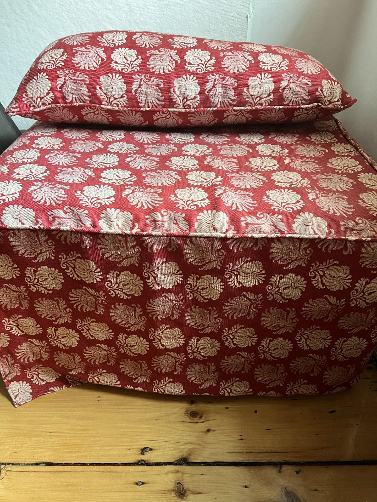 Bo Concept Ottoman with fold out bed and beautiful slipcover