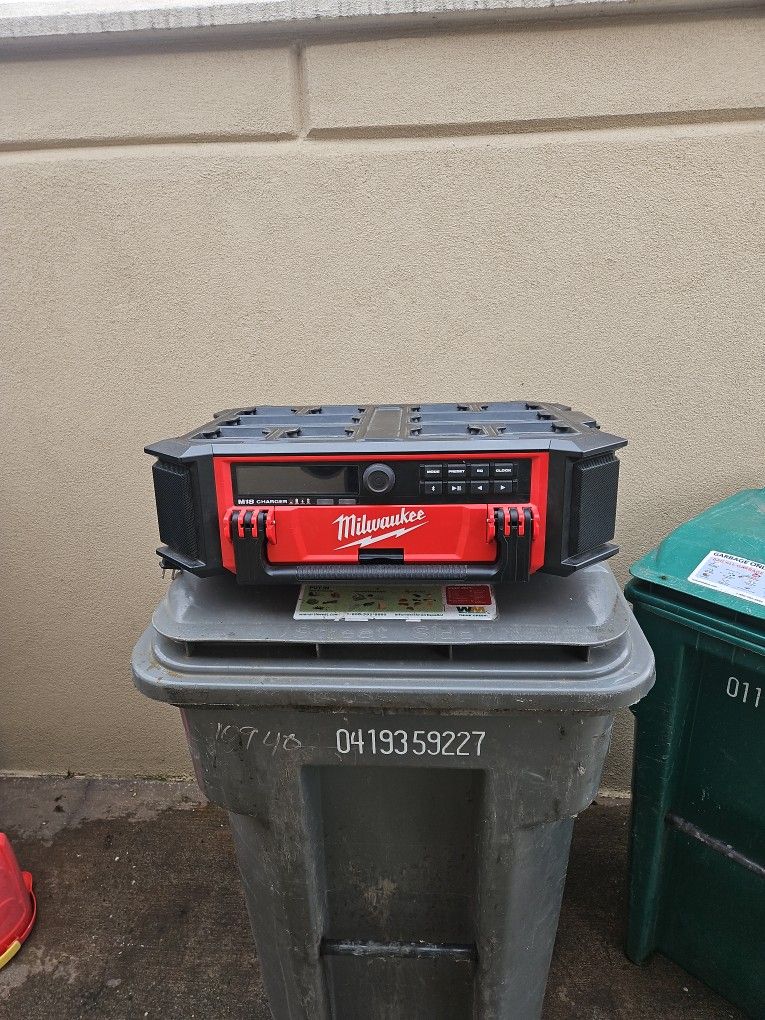 Milwaukee M18 Packout Bluetooth And Radio