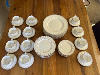 Lenox Iced Pirouette China (5 pieces x 12 settings)