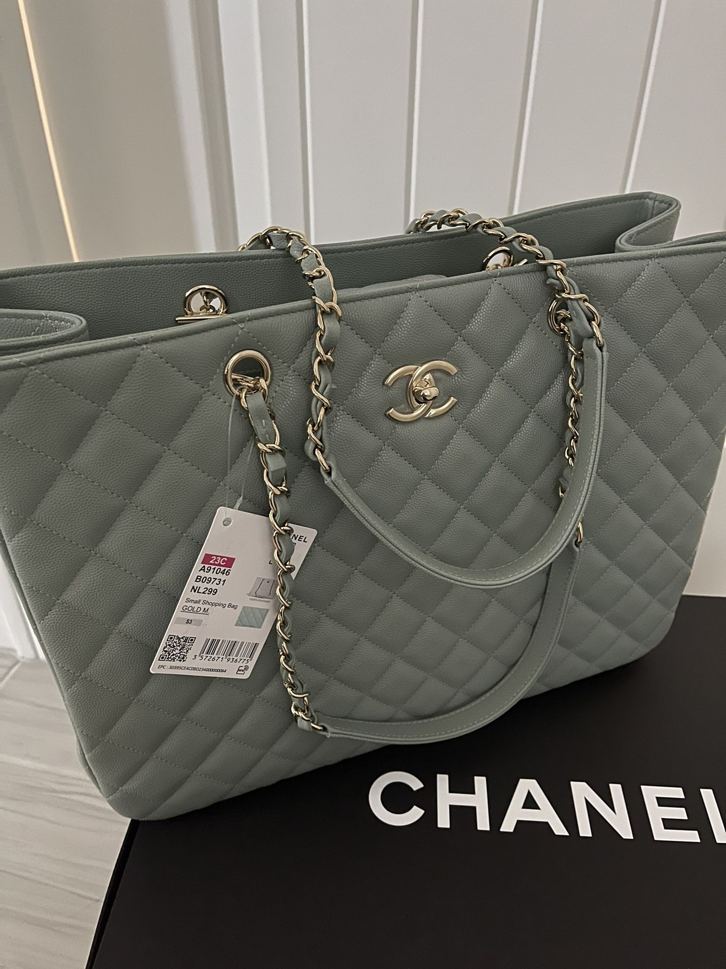 Authentic Chanel Caviar Shopping Handbag Purse Tote
