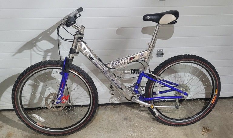 Mountain Bike full suspension all aluminum disc brakes.
$75.00 O.B.O