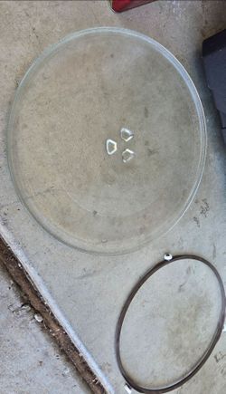 Functional glass microwave turntable plate and roller ring. Plate about 12 3/4 inches across.

Good replacement if your old one broke or missing.

Pic