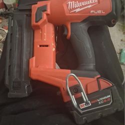Milwaukee M18 FUEL 18-Gauge Brad Nailer 