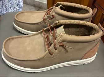 Men’s Hey Dude Shoes size 8
