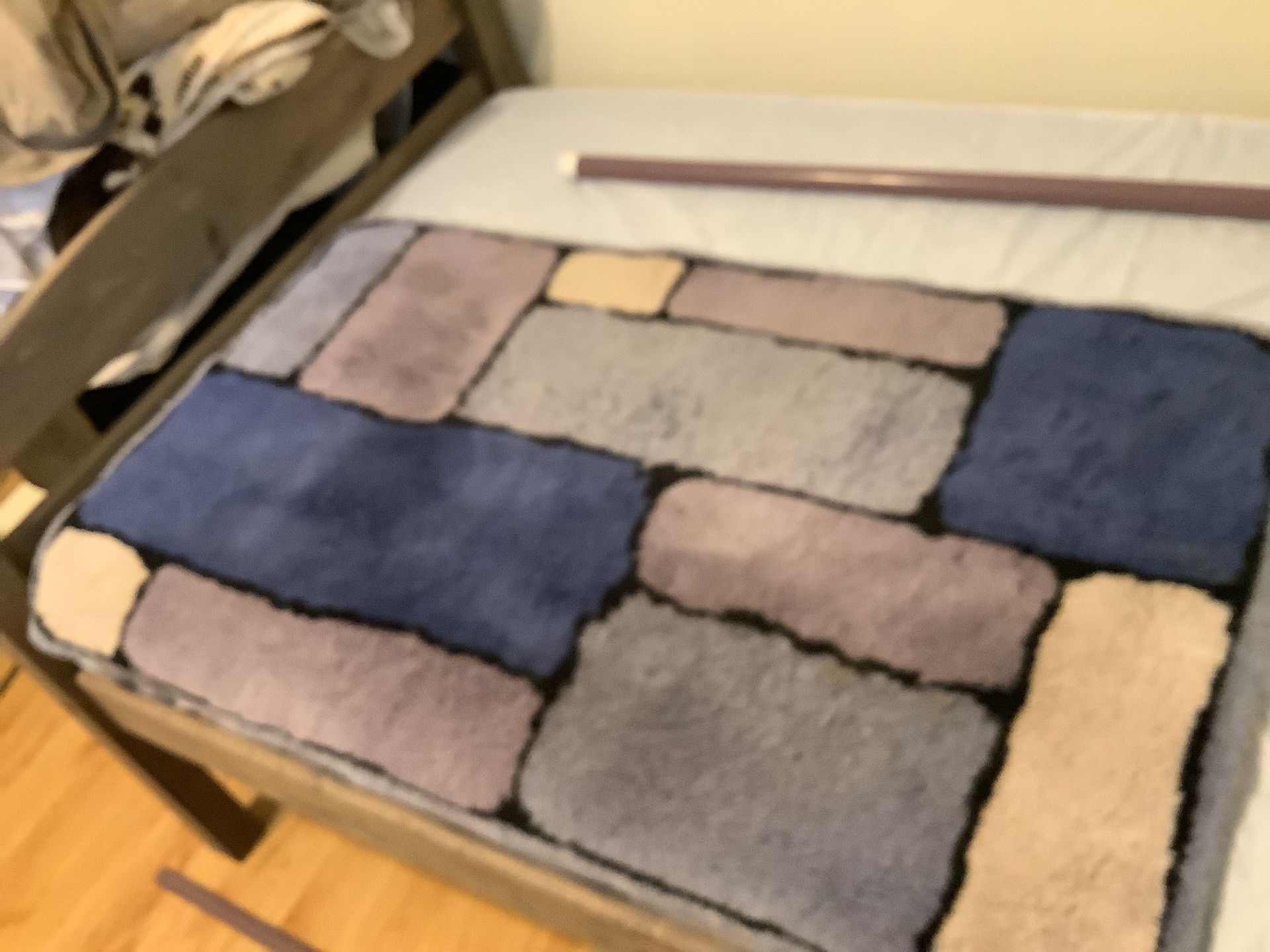 Lot Of Matching Bathroom Items  Bathmat , Shower Curtain , Curtain Hooks , Shower Curtain Rod 