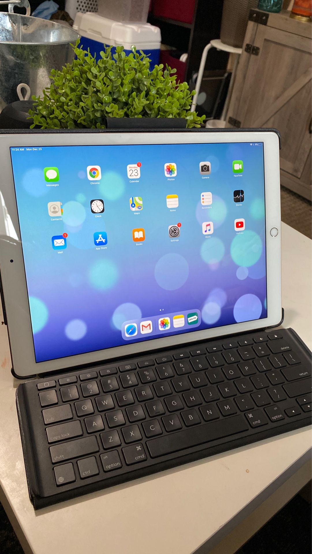 iPad Pro 12.9 inch screen Gold/White 64gb