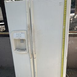 Refrigerator 