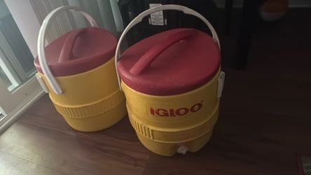 Igloo Water Cooler 