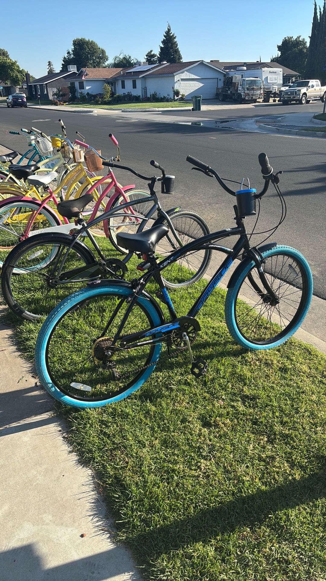 Beach ๐๏ธ cruisers for sale. Send me a message for the prices. Bike is not a dollar.