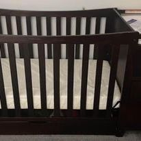 Graco 4 in 1 Crib convertible 