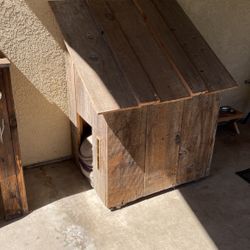 Dog House With Hardwood Flooring And Heat Lamp 