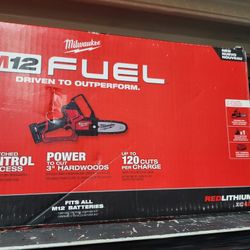 Milwaukee m12 Fuel Hatchet Kit