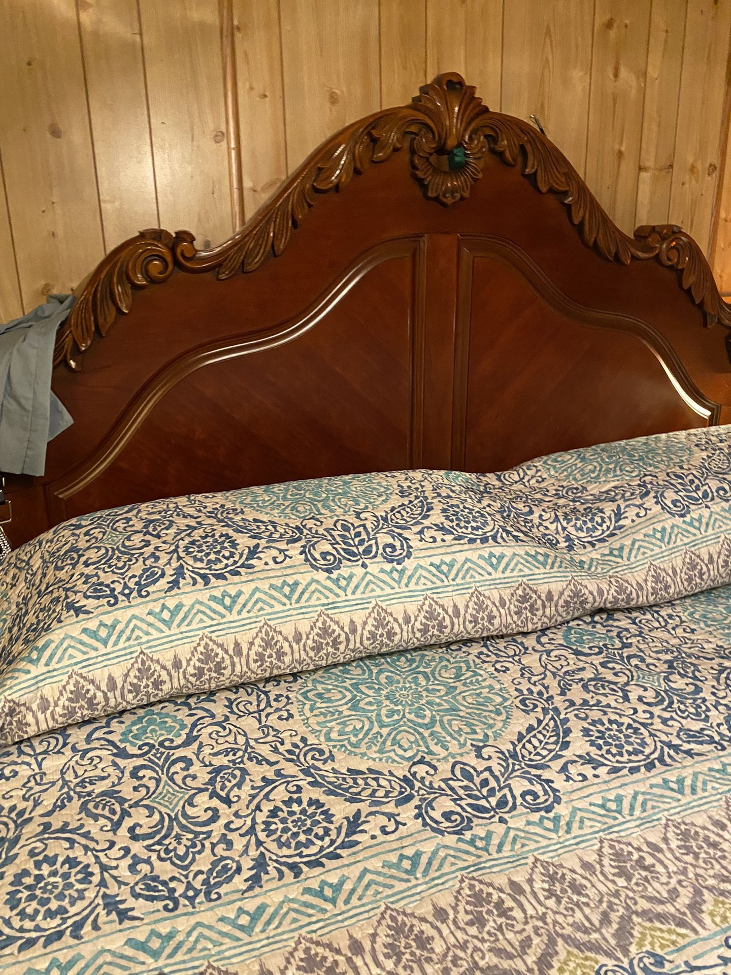 King Size Bed With Serta Massage Mattress 