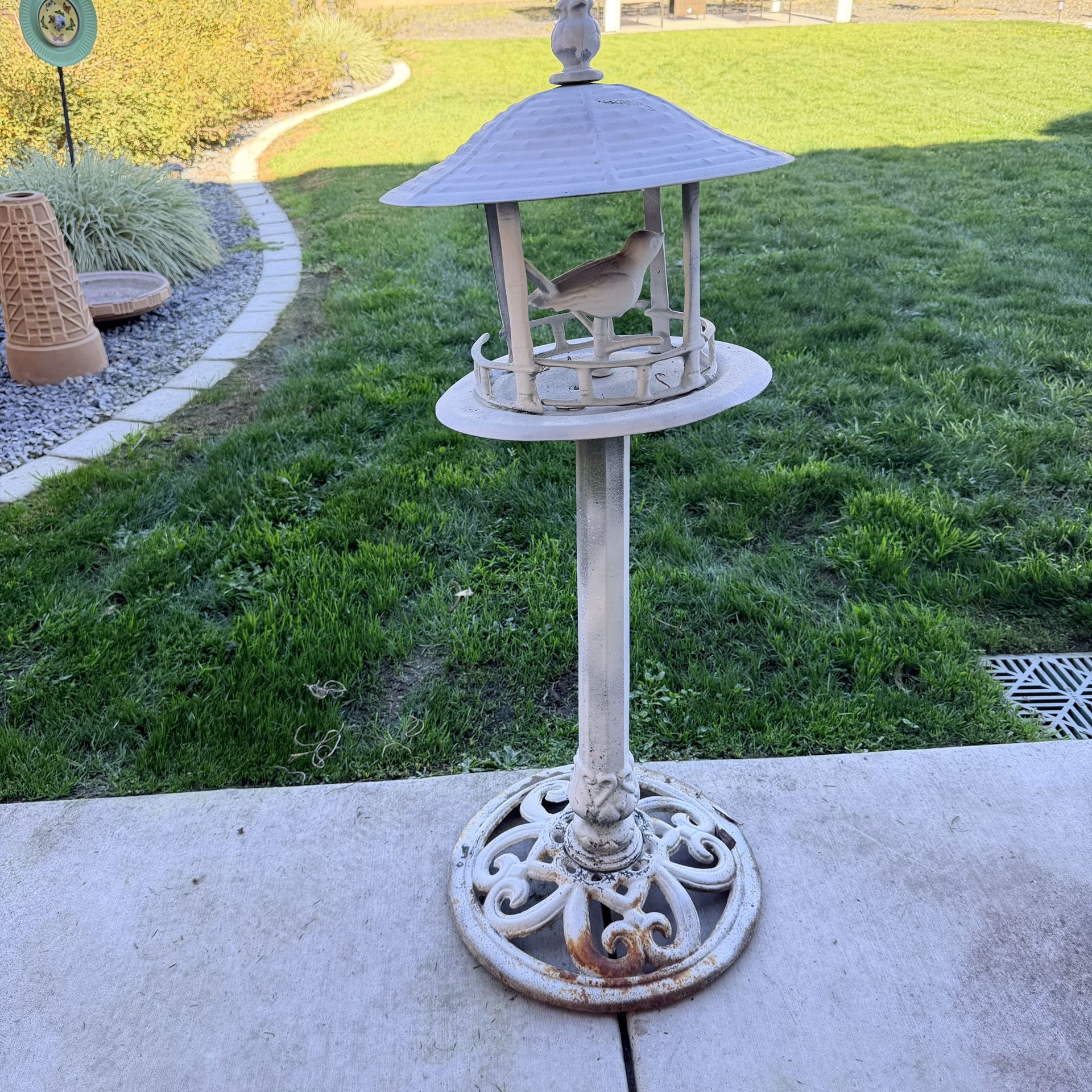 Cast Iron Free Standing Bird Feeder House