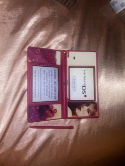 Nintendo DSi Hot Pink with Taylor Swift Decal
