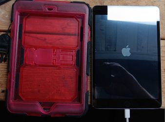 Apple Mini iPad 1st Generation 16gb A1432 with Protective Case bundle READ!!
