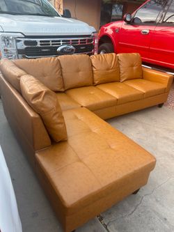 Sectional 9x8