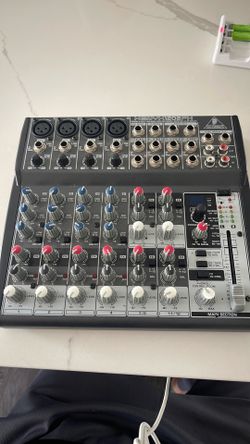 Behringer XENYX1202 FX portable mixer