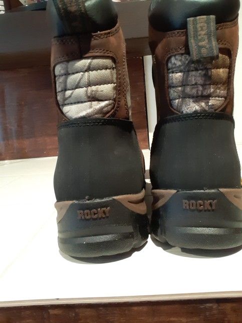 Botas rocky Men Waterproof Camo Size 10$60