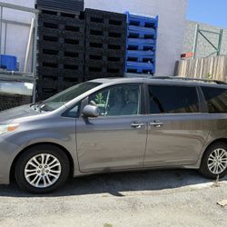2011 Toyota Sienna 
