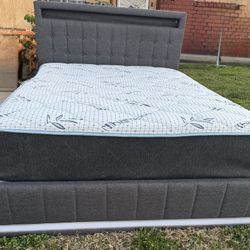 Beutiful Full Size Bed With Good Mattress