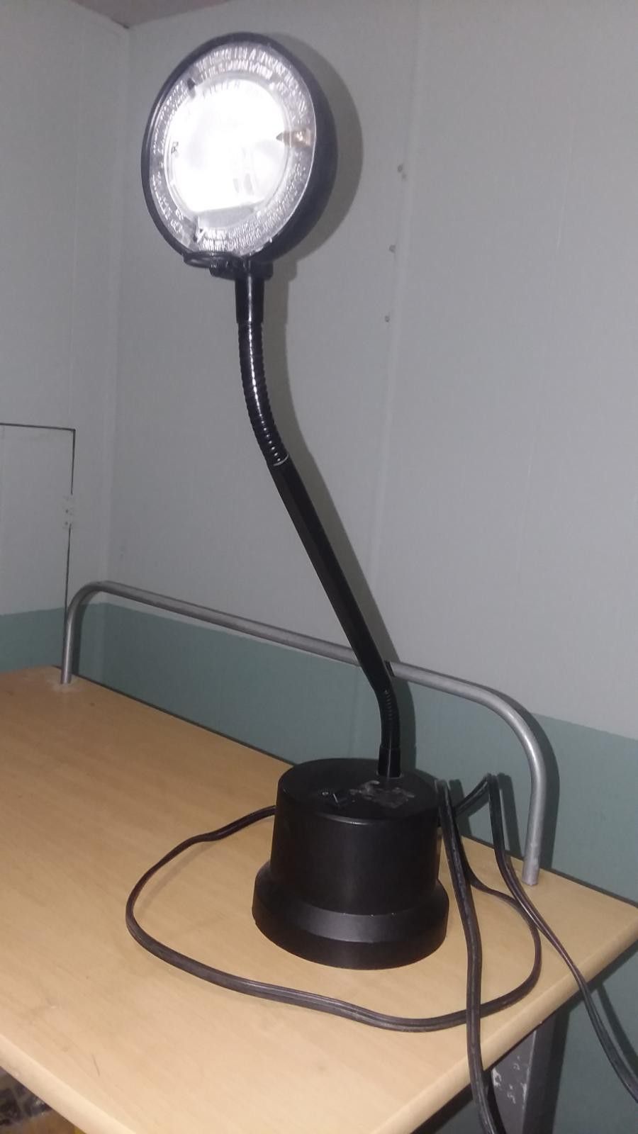 Desk lamp